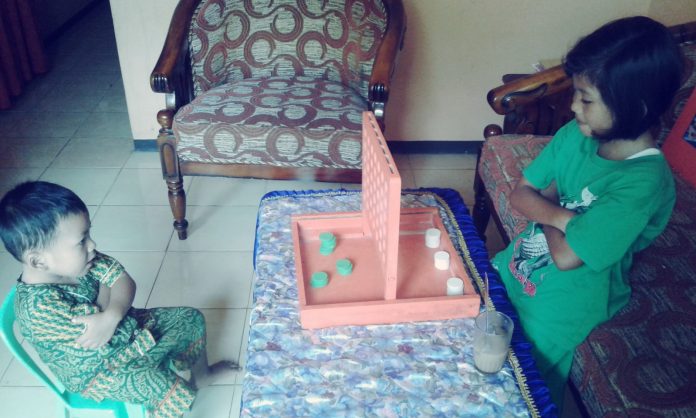 Melatih sensorik anak